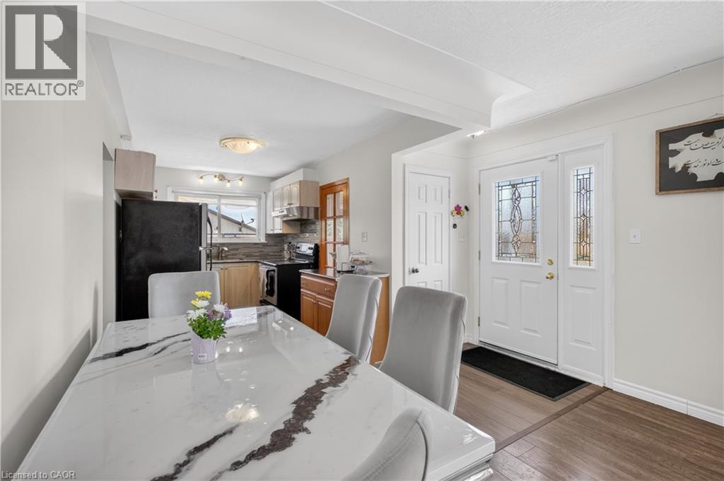 270 Mausser Avenue, Kitchener, ON - Indoor Photo Showing Dining Room