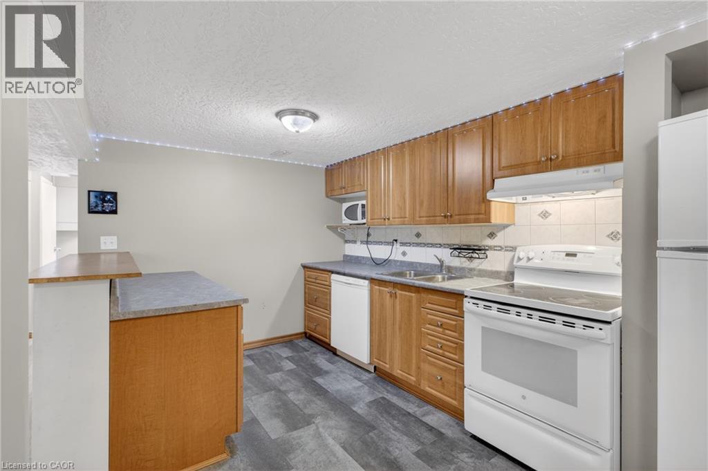 270 Mausser Avenue, Kitchener, ON - Indoor Photo Showing Kitchen With Double Sink