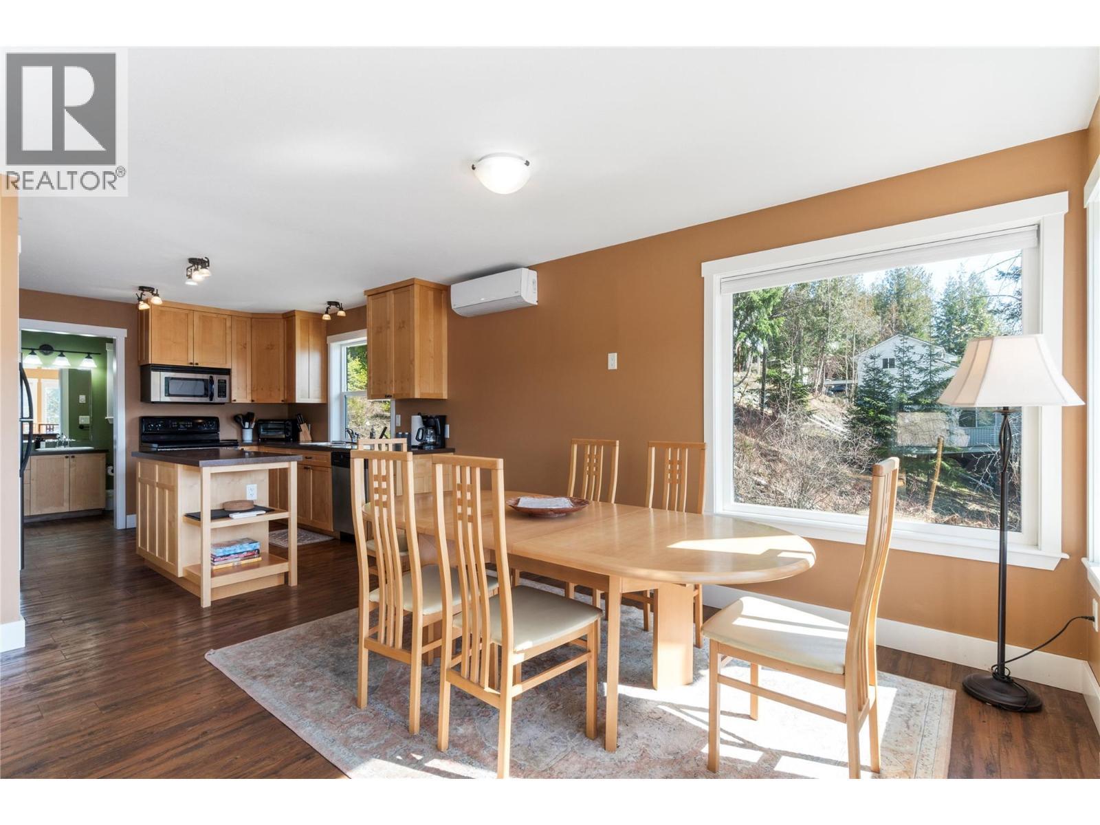 7577 Squilax Anglemont Road, Anglemont, BC - Indoor Photo Showing Dining Room