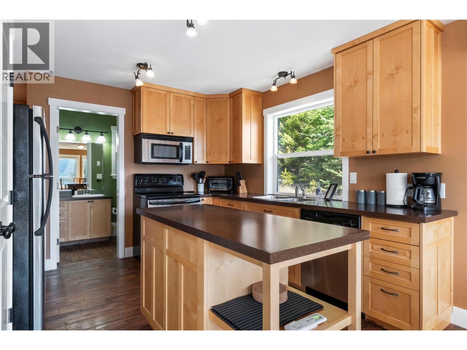 7577 Squilax Anglemont Road, Anglemont, BC - Indoor Photo Showing Kitchen With Double Sink