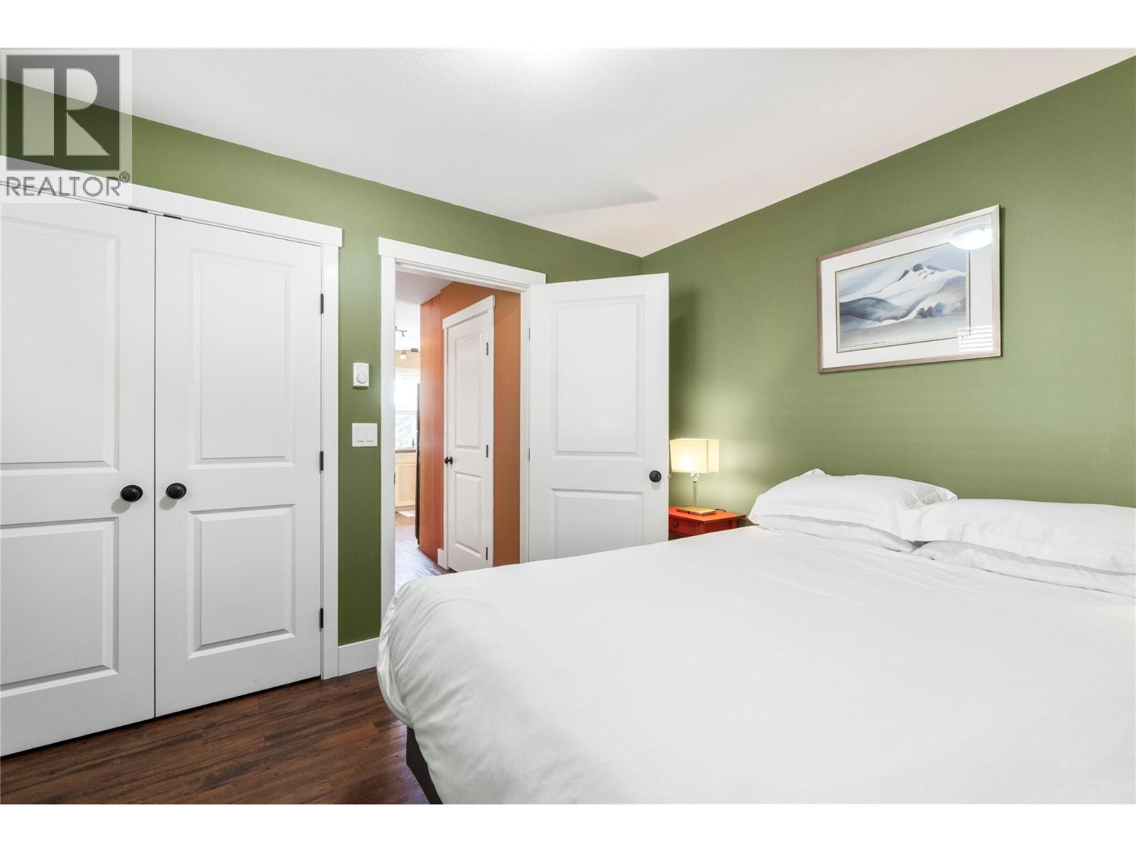 7577 Squilax Anglemont Road, Anglemont, BC - Indoor Photo Showing Bedroom