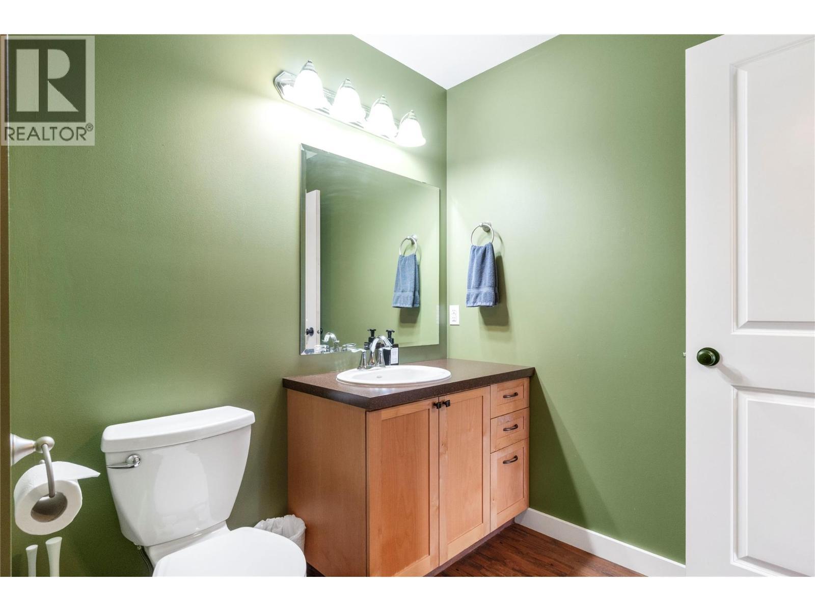 7577 Squilax Anglemont Road, Anglemont, BC - Indoor Photo Showing Bathroom