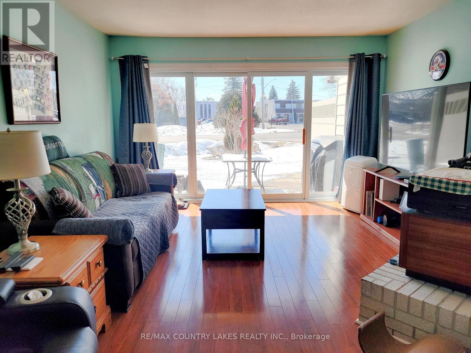 3 - 4 Paradise Boulevard, Ramara, ON - Indoor Photo Showing Living Room