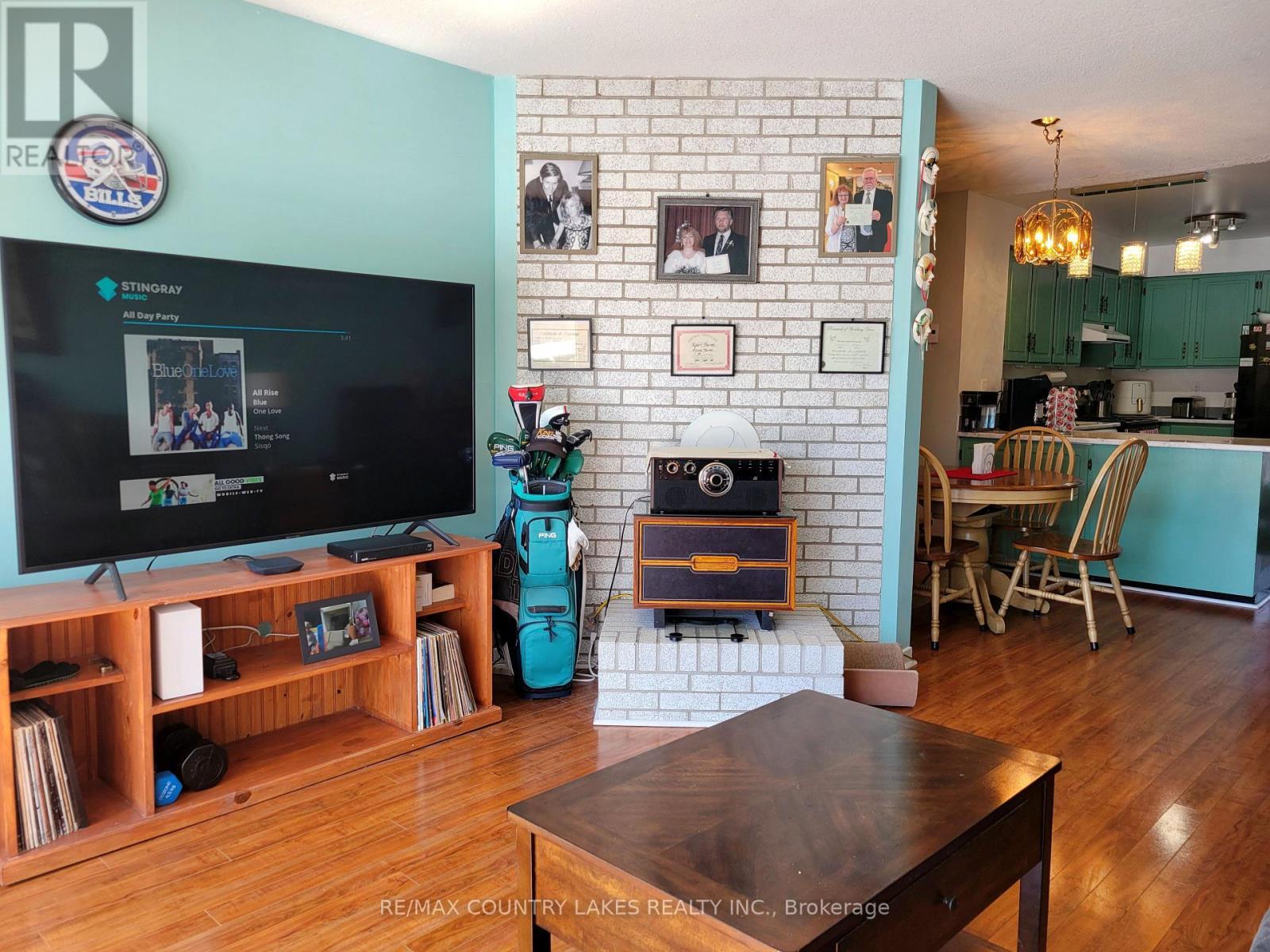 3 - 4 Paradise Boulevard, Ramara, ON - Indoor Photo Showing Living Room