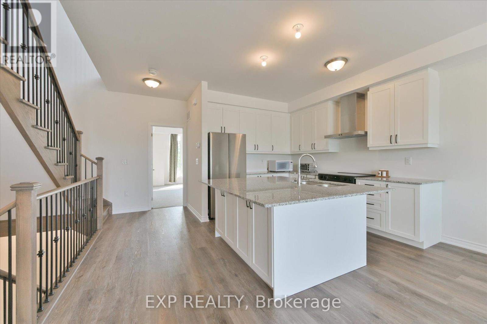 48 Wyn Wood Lane, Orillia, ON - Indoor Photo Showing Kitchen With Stainless Steel Kitchen With Upgraded Kitchen