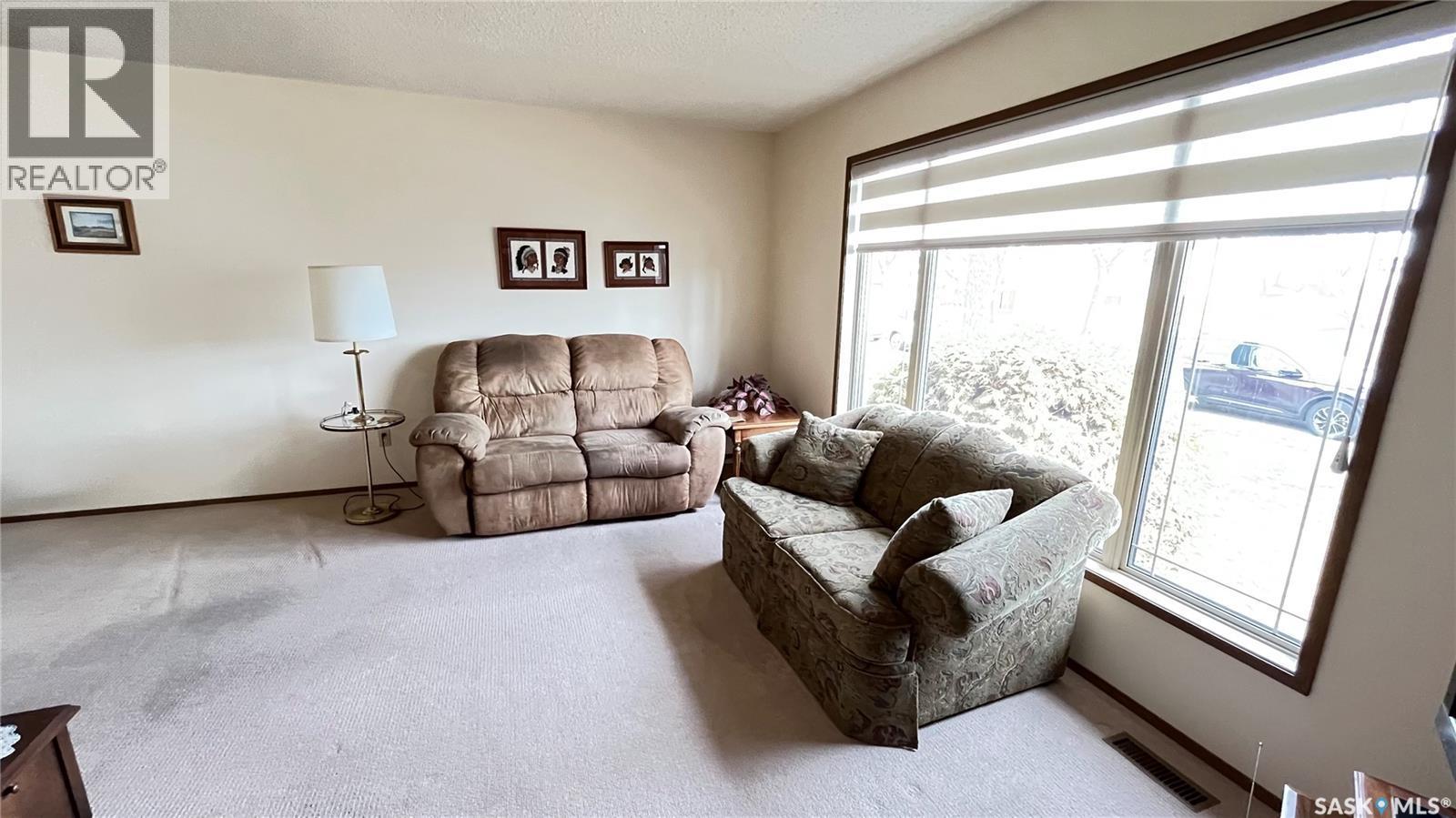 211 Maple Street, Maple Creek, SK - Indoor Photo Showing Living Room