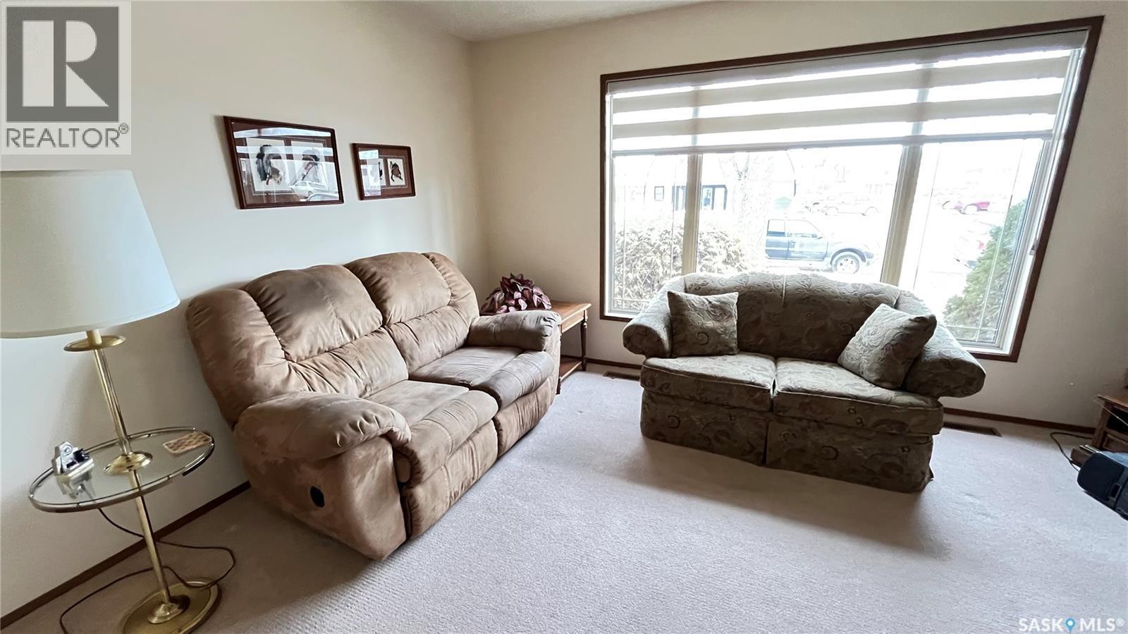 211 Maple Street, Maple Creek, SK - Indoor Photo Showing Living Room