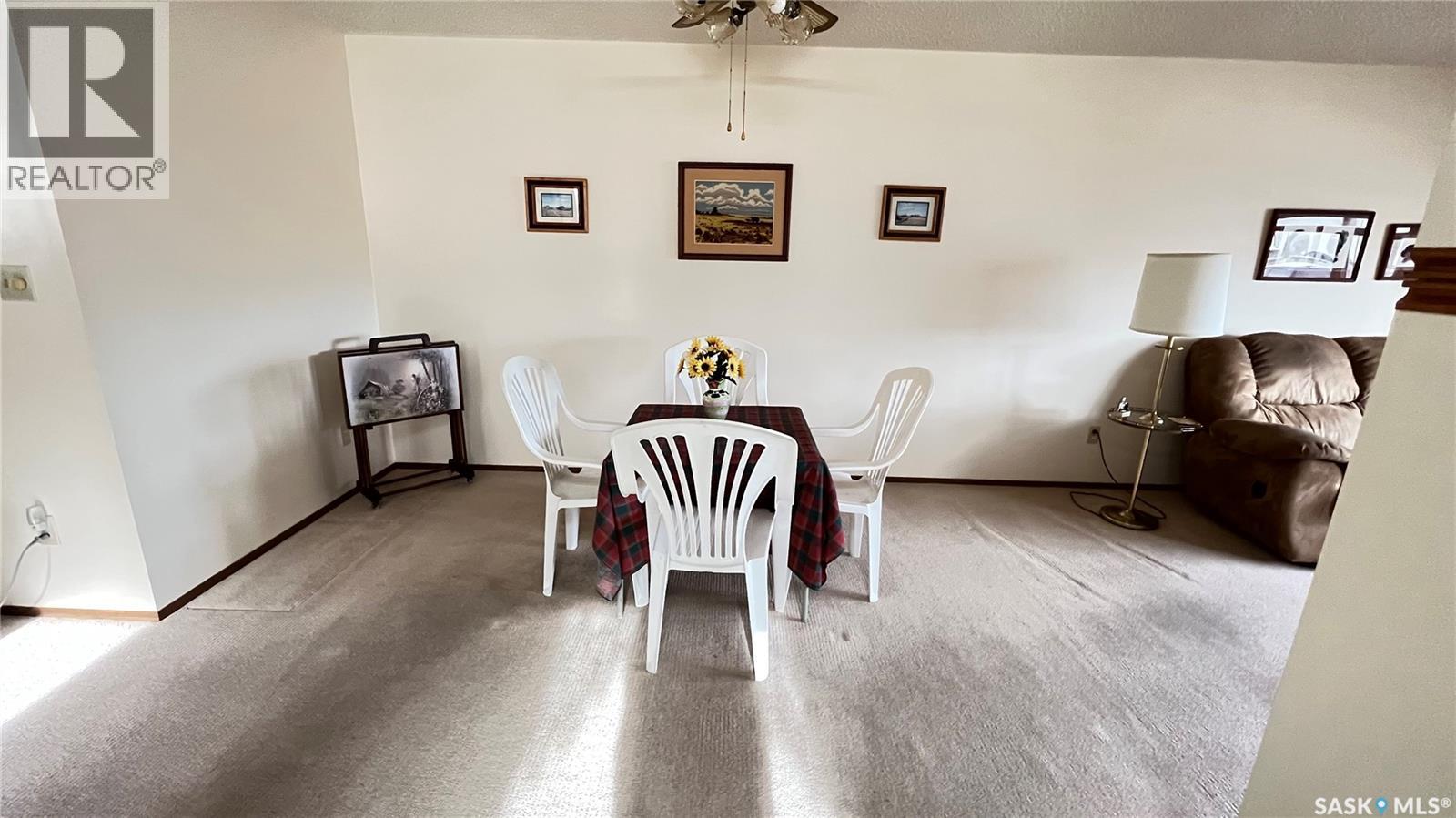 211 Maple Street, Maple Creek, SK - Indoor Photo Showing Dining Room