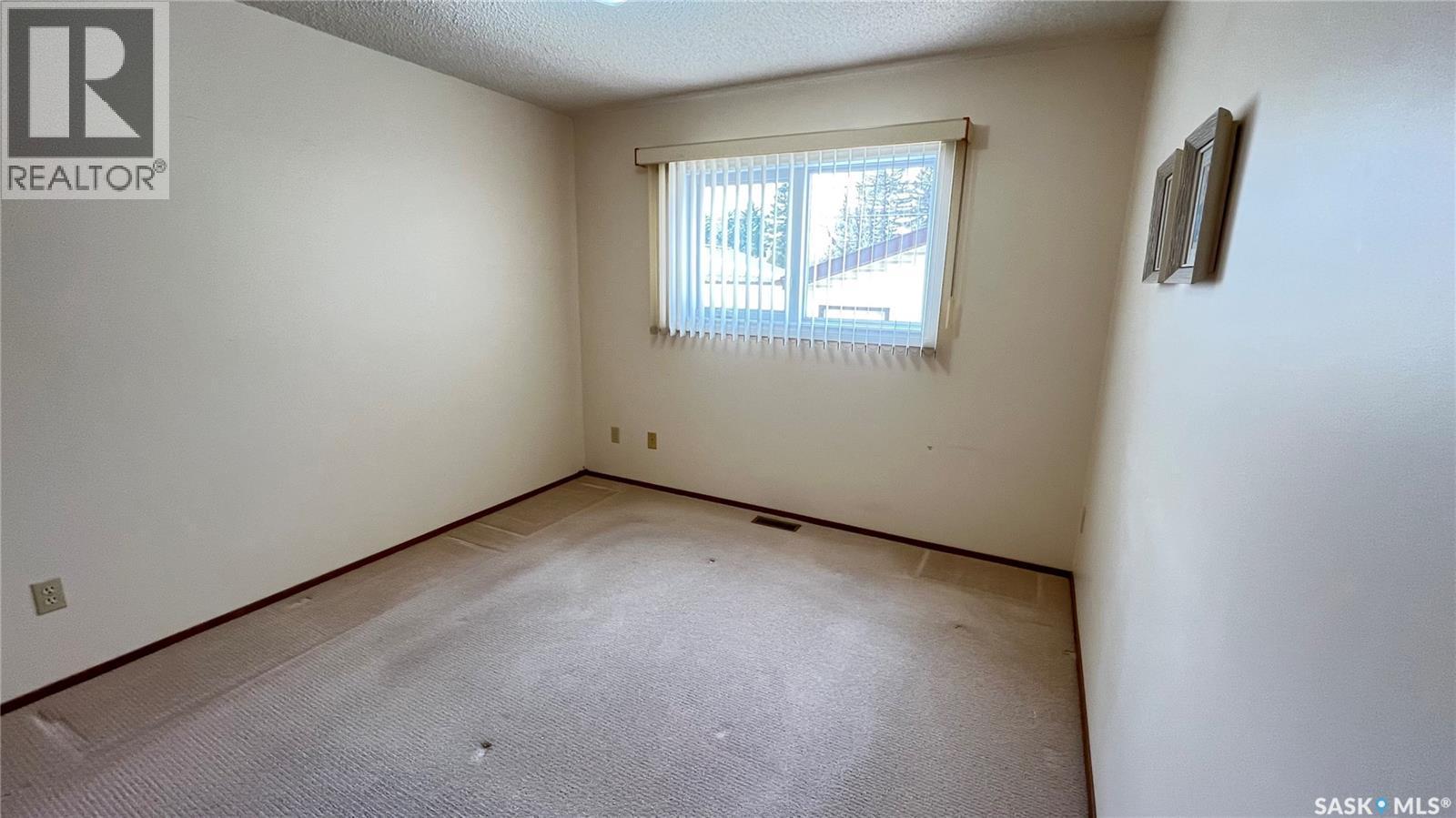 211 Maple Street, Maple Creek, SK - Indoor Photo Showing Other Room