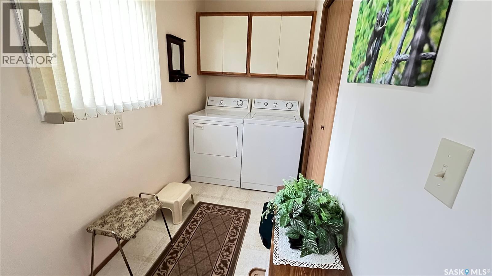 211 Maple Street, Maple Creek, SK - Indoor Photo Showing Laundry Room