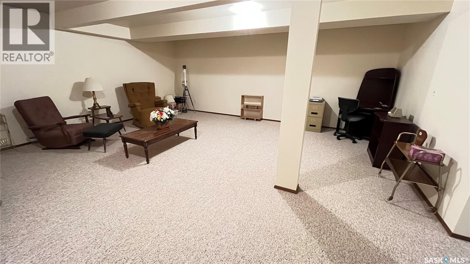 211 Maple Street, Maple Creek, SK - Indoor