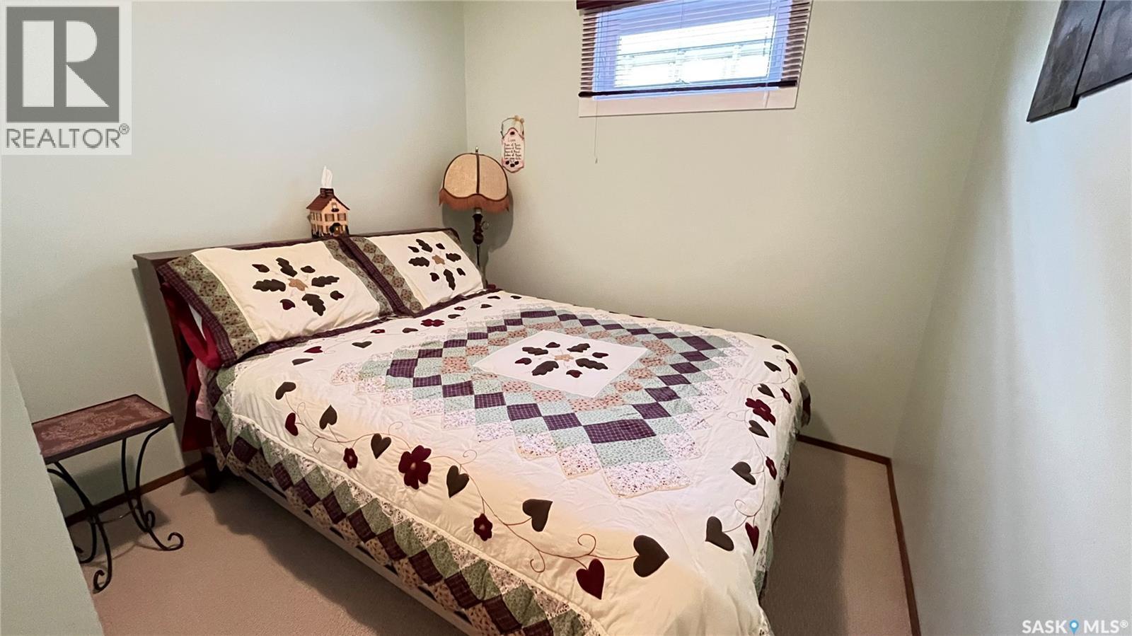 211 Maple Street, Maple Creek, SK - Indoor Photo Showing Bedroom
