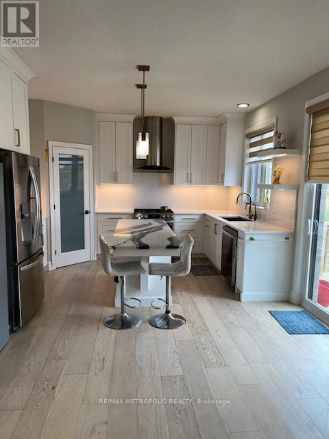 1017 Riverbend Road, London South, ON - Indoor Photo Showing Kitchen