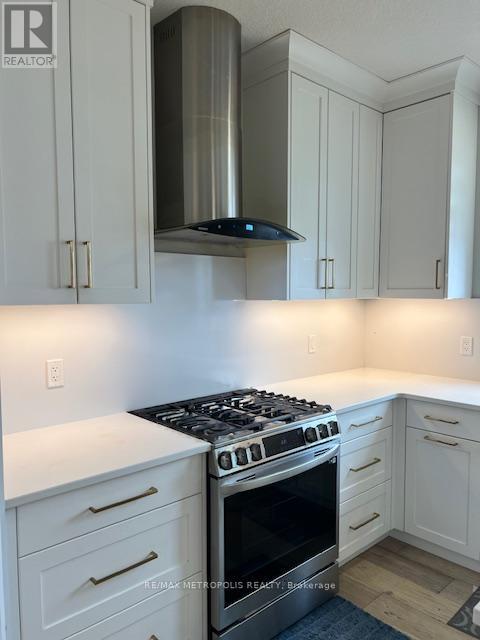 1017 Riverbend Road, London South, ON - Indoor Photo Showing Kitchen With Upgraded Kitchen