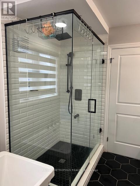 1017 Riverbend Road, London South, ON - Indoor Photo Showing Bathroom
