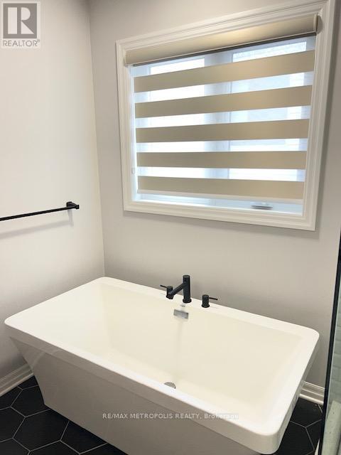 1017 Riverbend Road, London South, ON - Indoor Photo Showing Bathroom