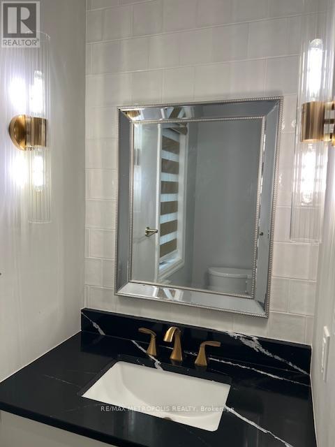 1017 Riverbend Road, London South, ON - Indoor Photo Showing Bathroom