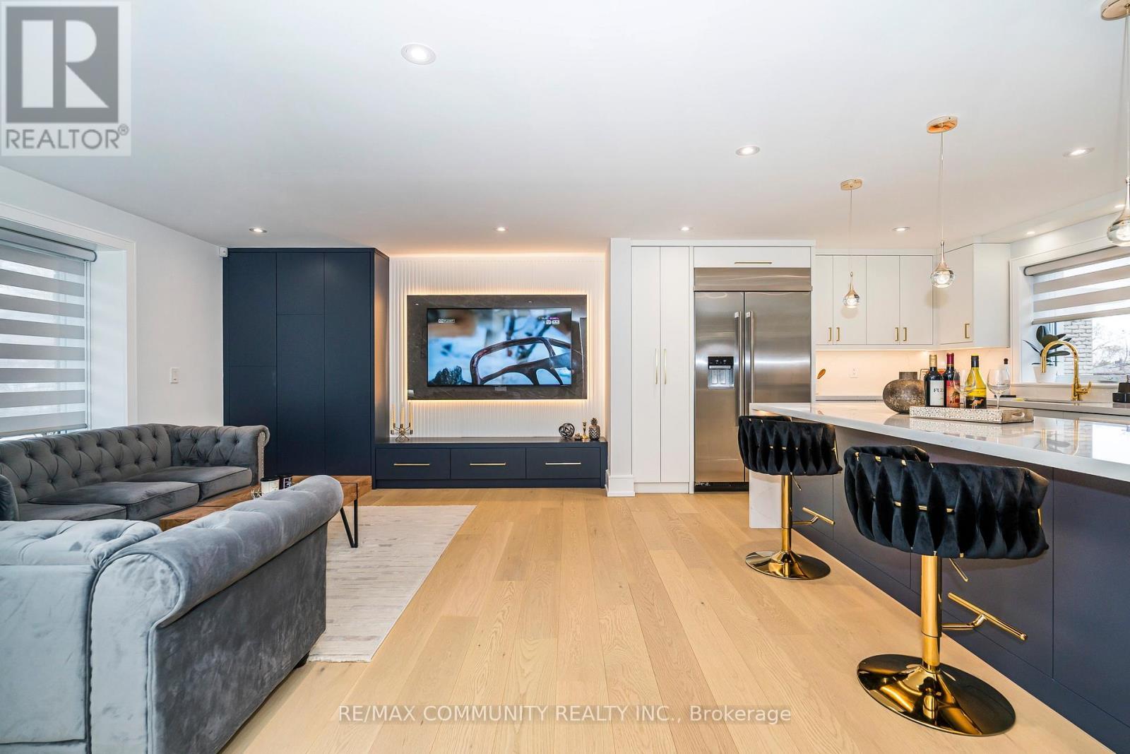 30 Kellythorne Drive, Toronto, ON - Indoor