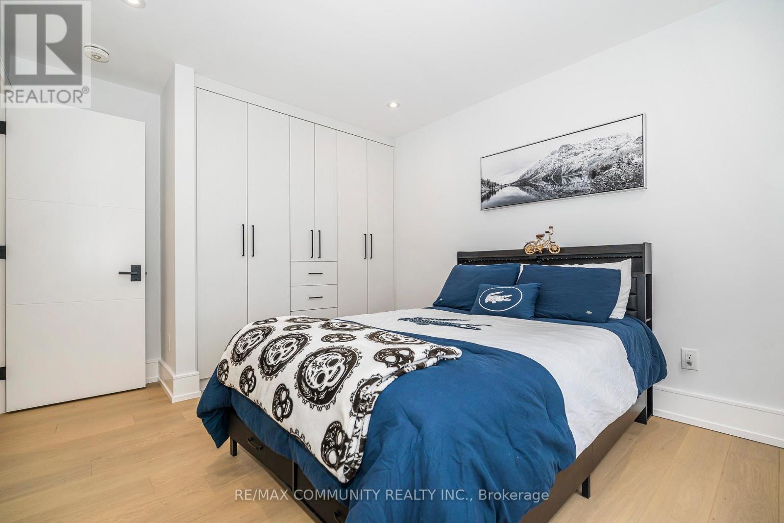 30 Kellythorne Drive, Toronto, ON - Indoor Photo Showing Bedroom