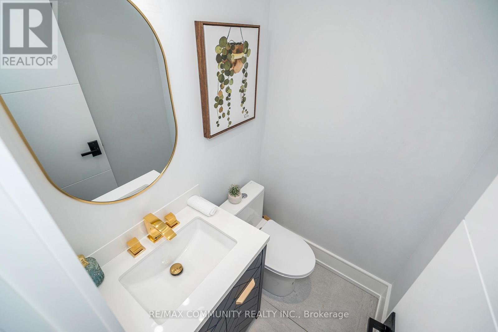 30 Kellythorne Drive, Toronto, ON - Indoor Photo Showing Bathroom