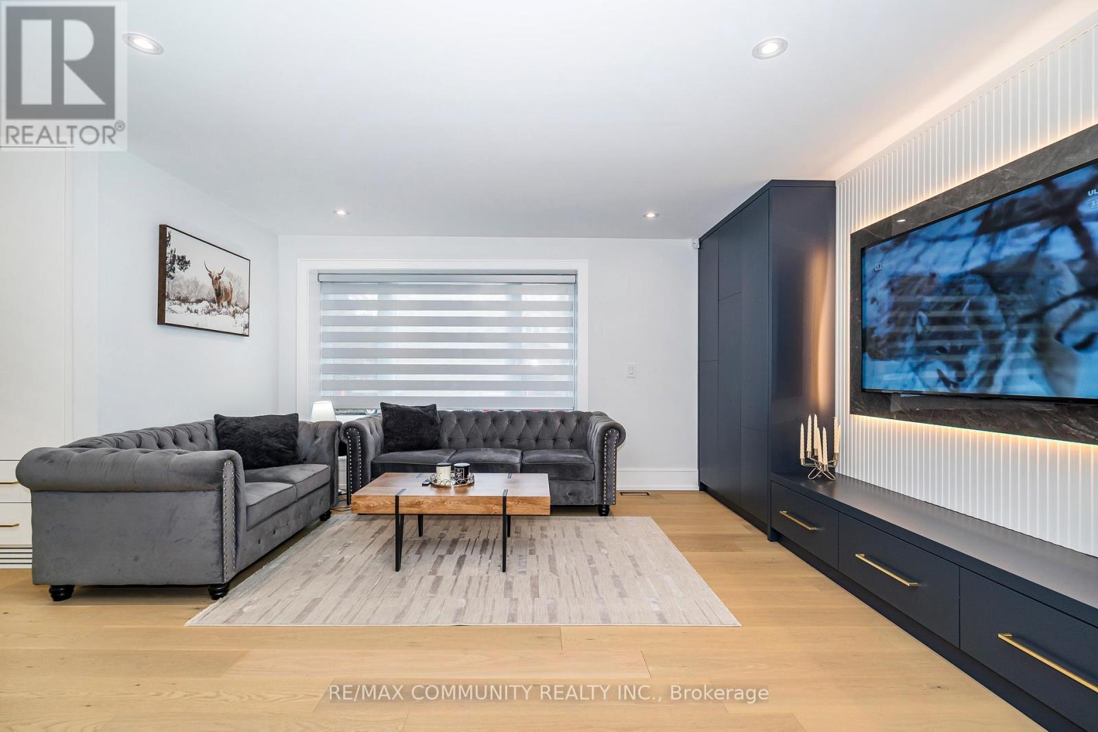 30 Kellythorne Drive, Toronto, ON - Indoor Photo Showing Living Room