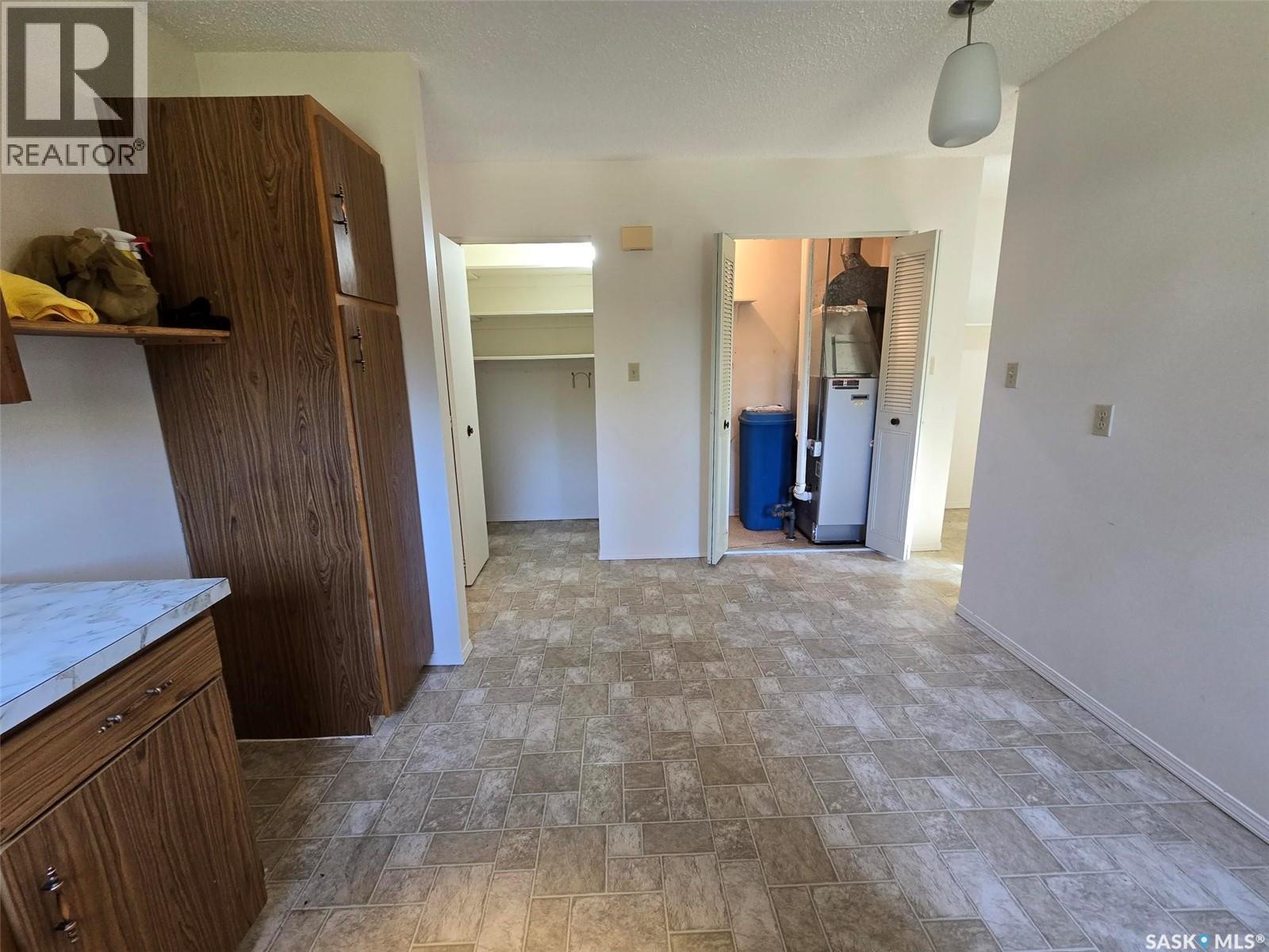 413 - 415 Calgary Street, Broadview, SK - Indoor