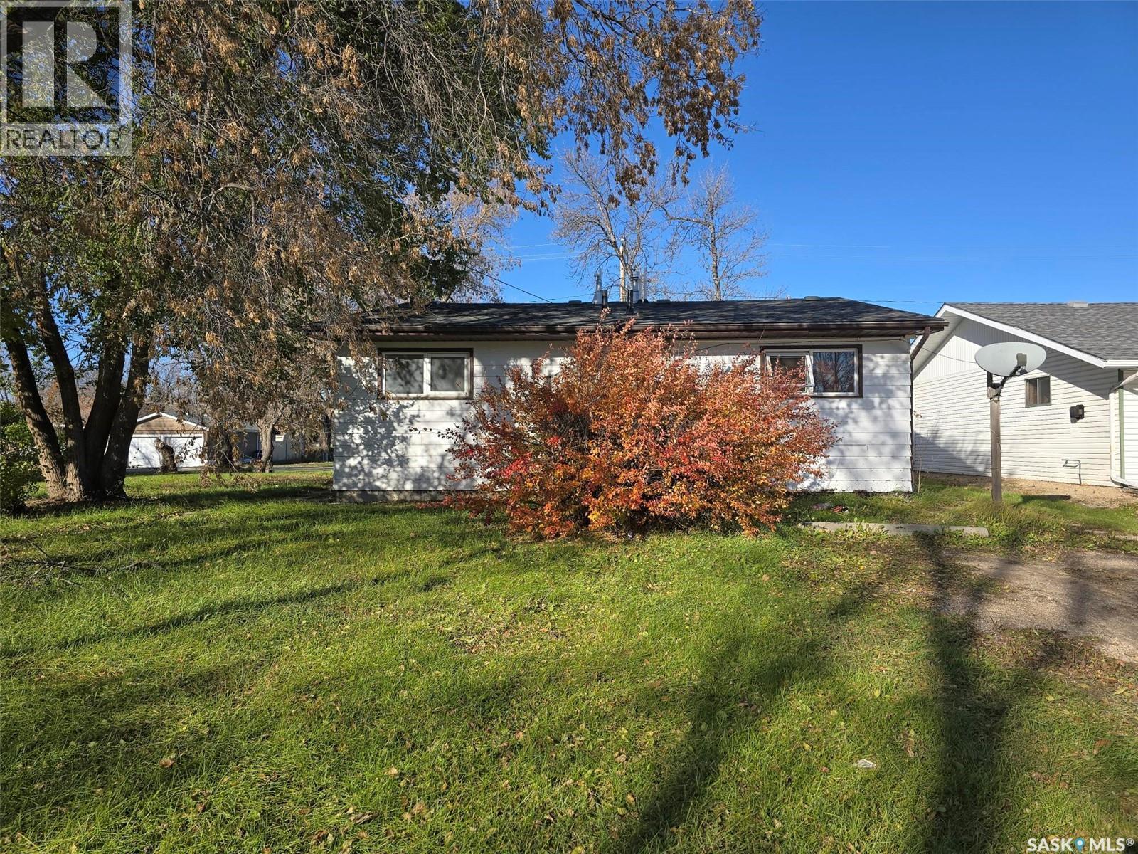 413 - 415 Calgary Street, Broadview, SK - Outdoor