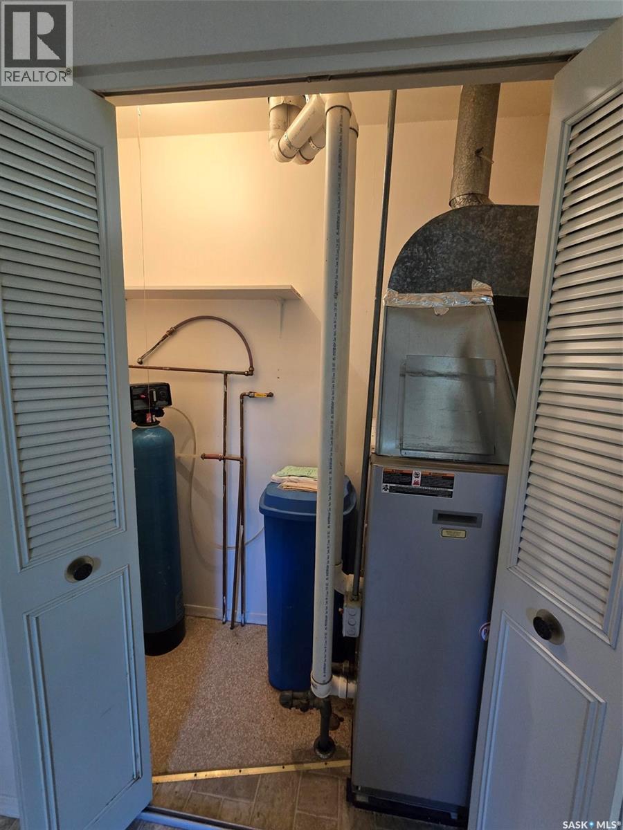 413 - 415 Calgary Street, Broadview, SK - Indoor