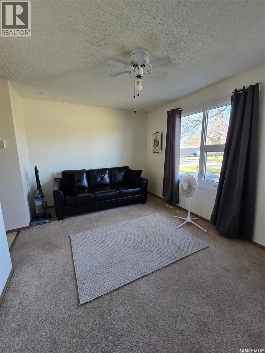 413 - 415 Calgary Street, Broadview, SK - Indoor