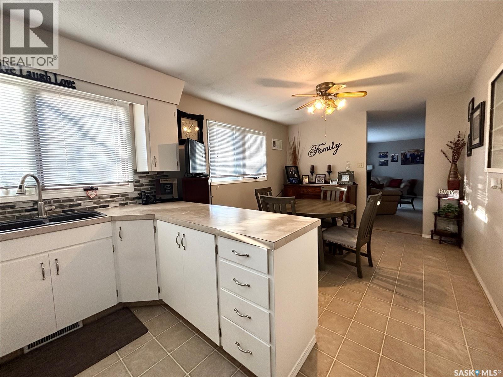 202 Herbert Street, Maple Creek, SK - Indoor Photo Showing Kitchen