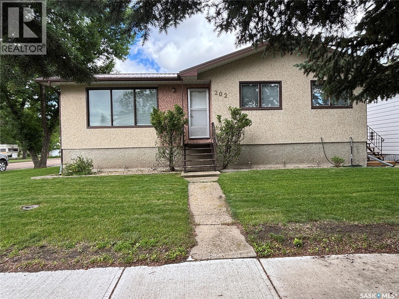 202 Herbert Street, Maple Creek, SK