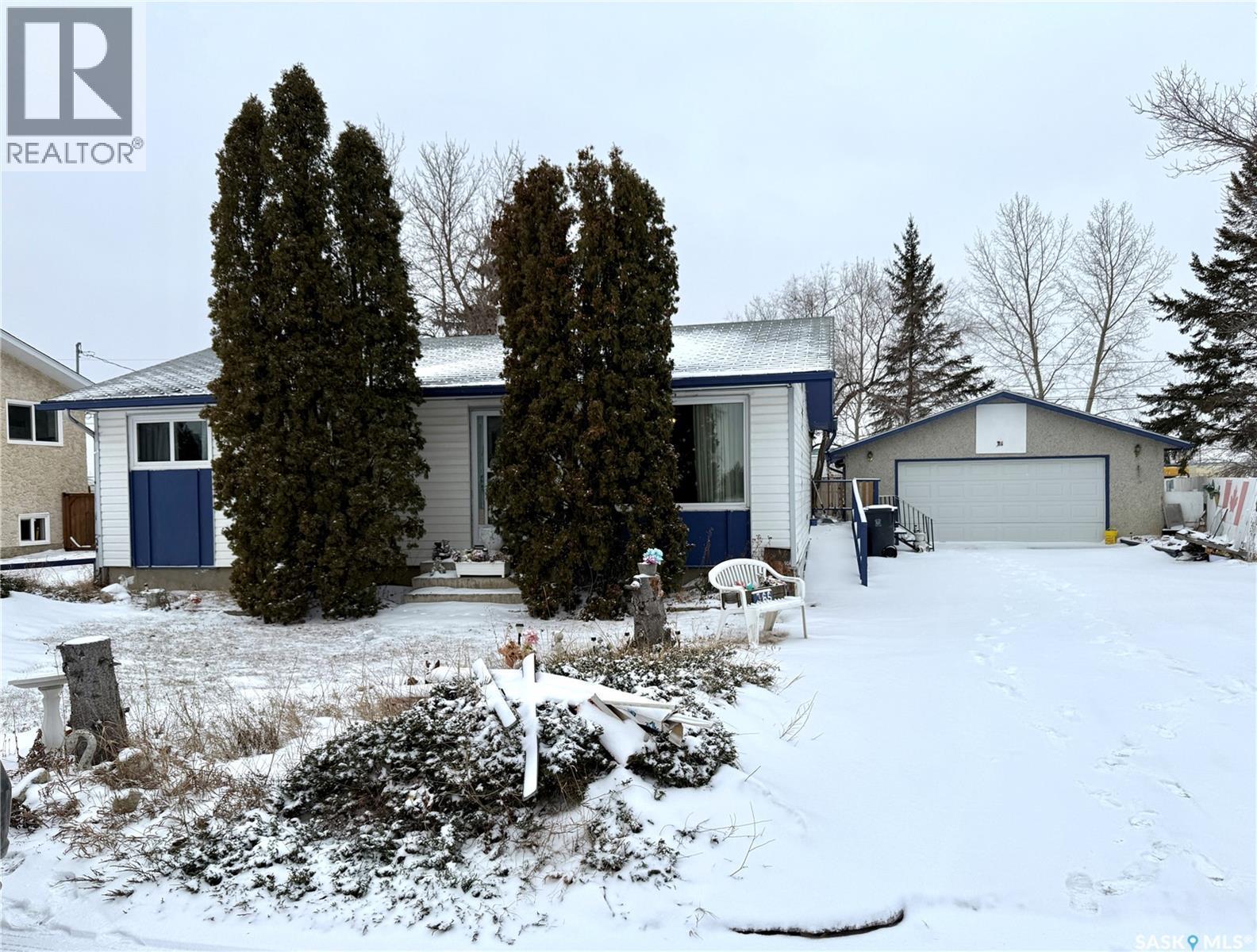 365 3Rd Ave Crescent, Battleford, SK - Outdoor