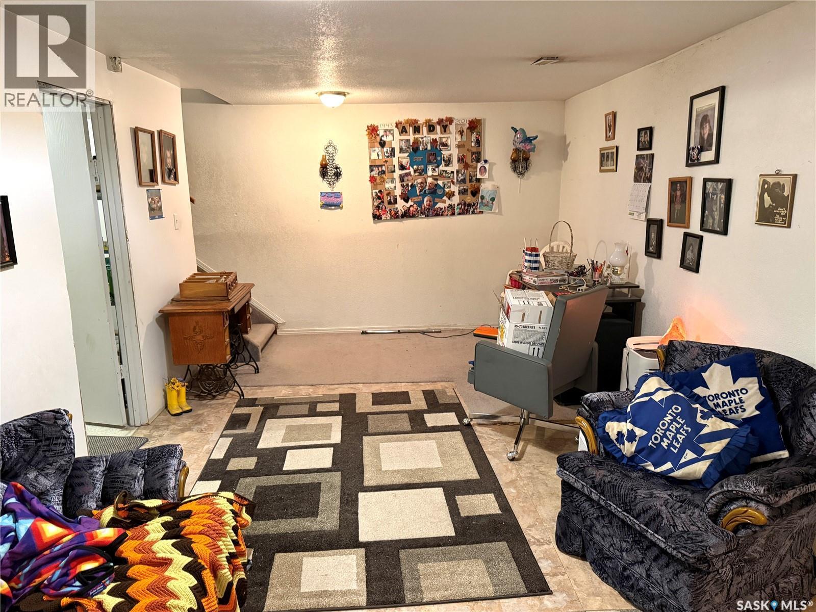 365 3Rd Ave Crescent, Battleford, SK - Indoor Photo Showing Other Room