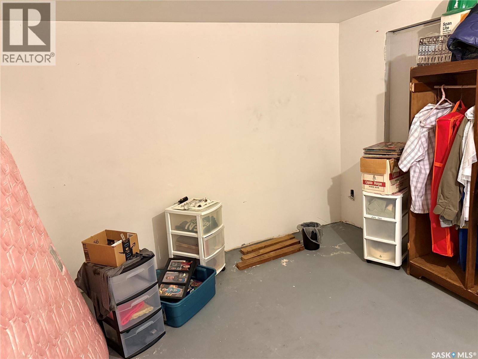 365 3Rd Ave Crescent, Battleford, SK - Indoor