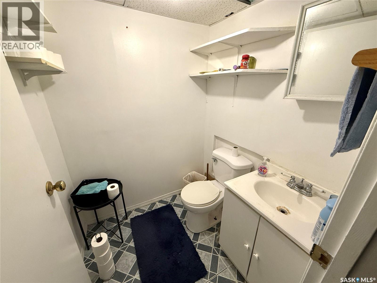 365 3Rd Ave Crescent, Battleford, SK - Indoor Photo Showing Bathroom