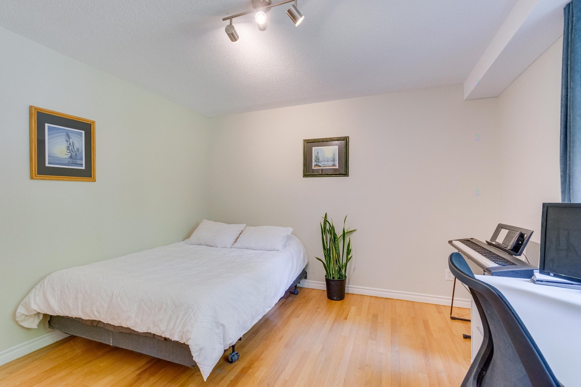 Chambre à coucher - 14 Rue De Jasper, Cantley, QC - Indoor Photo Showing Bedroom