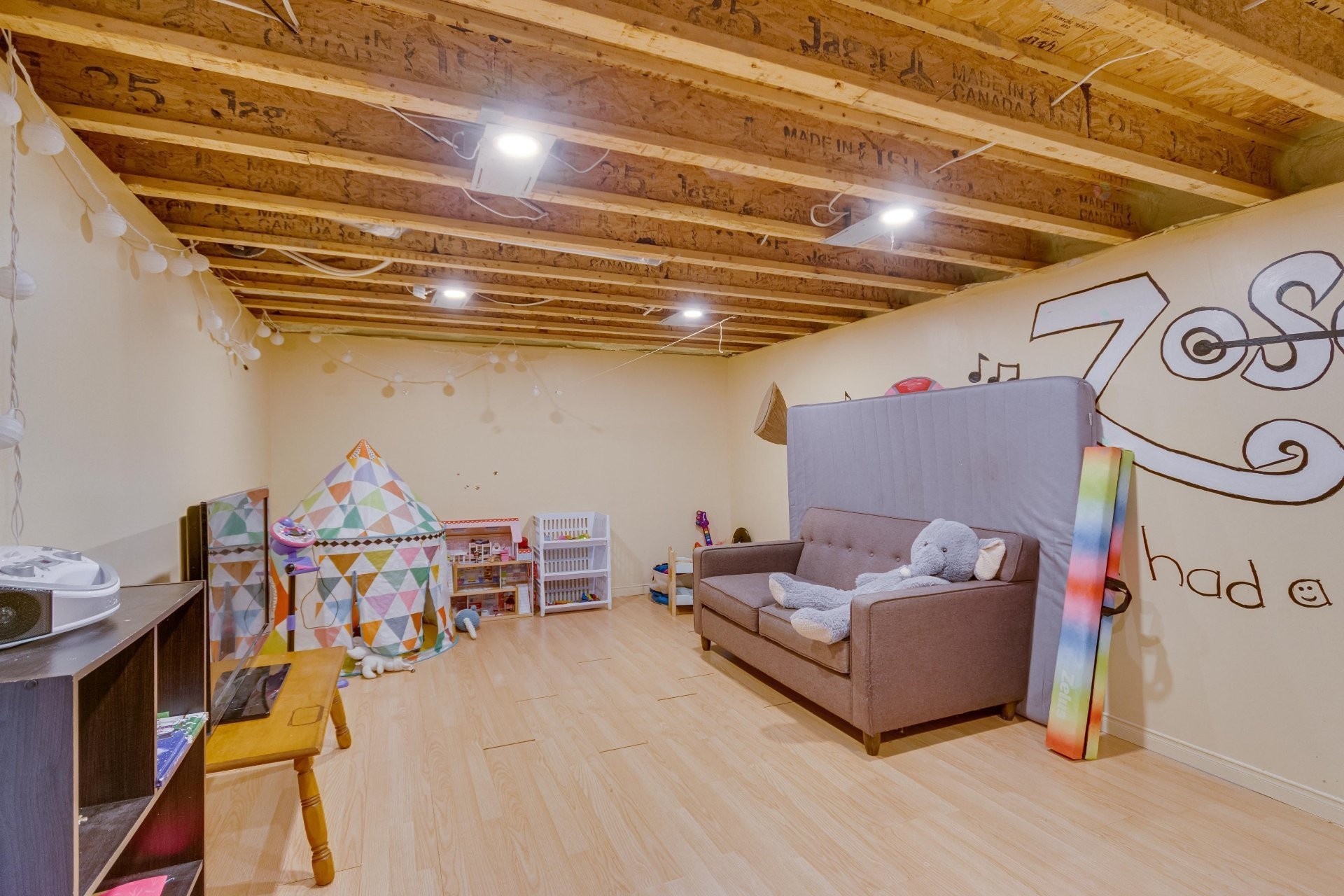Salle de jeux - 14 Rue De Jasper, Cantley, QC - Indoor Photo Showing Basement