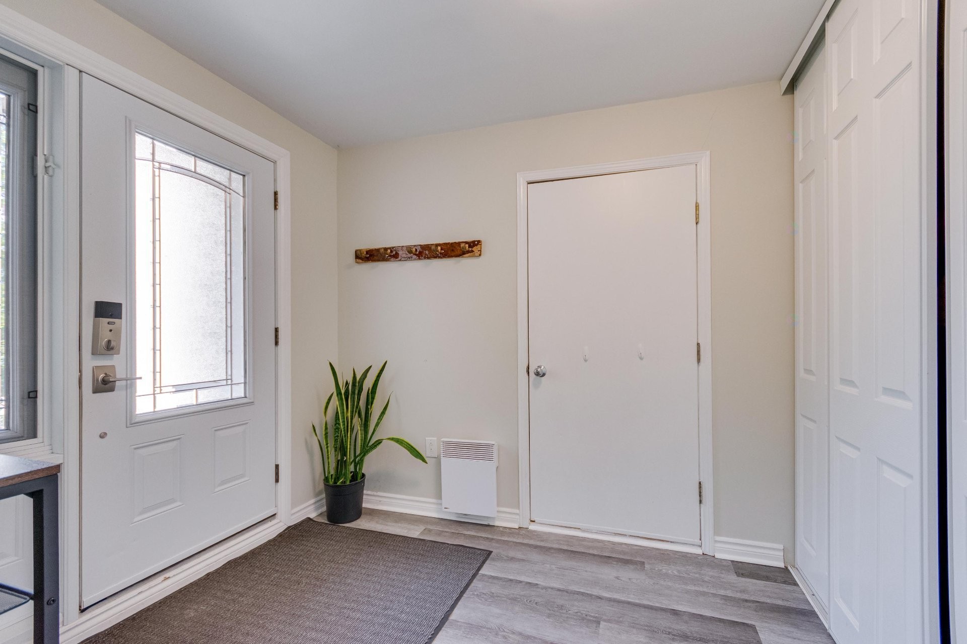 Hall d'entrée/Vestibule - 14 Rue De Jasper, Cantley, QC - Indoor Photo Showing Other Room
