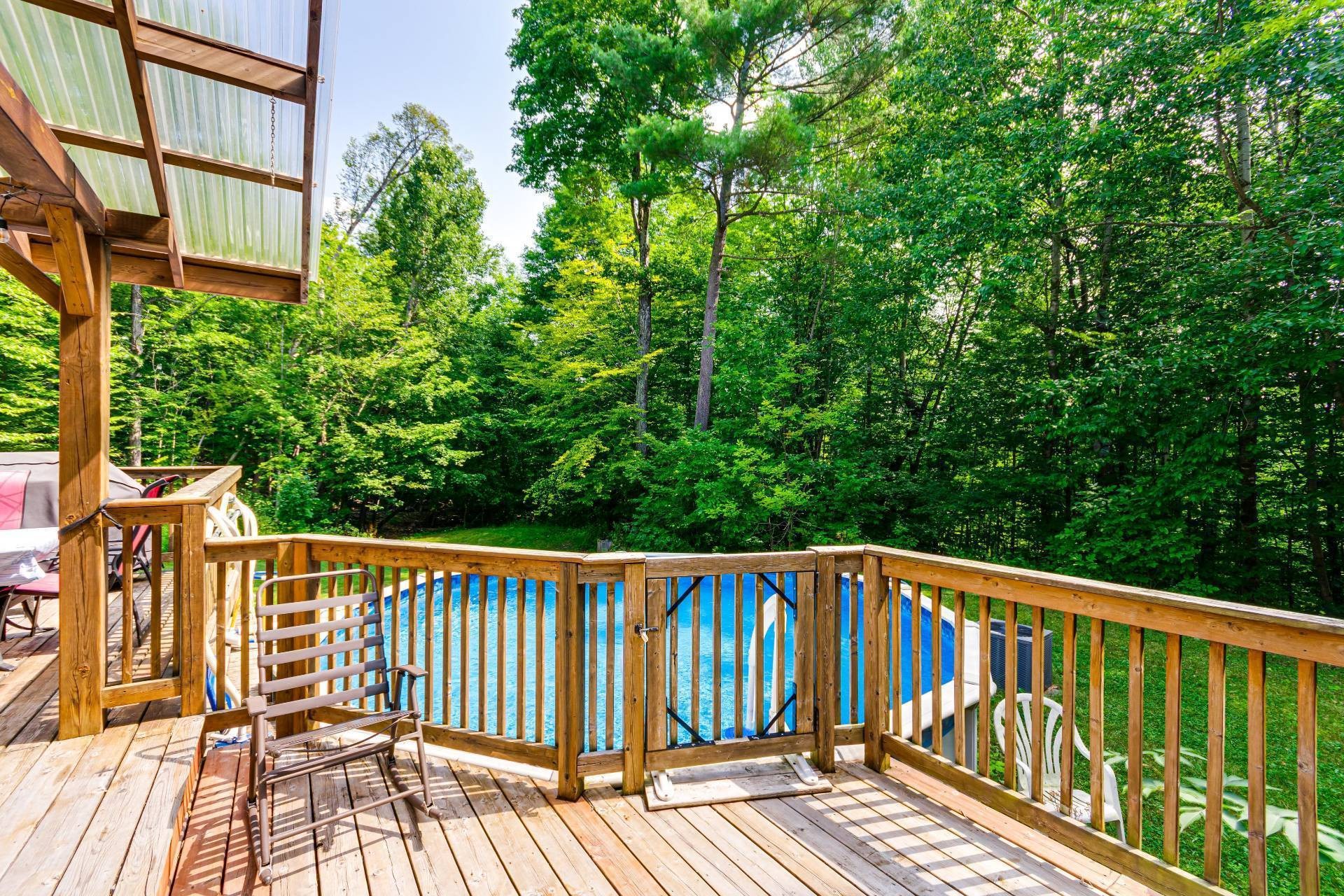 Piscine - 14 Rue De Jasper, Cantley, QC - Outdoor With Deck Patio Veranda