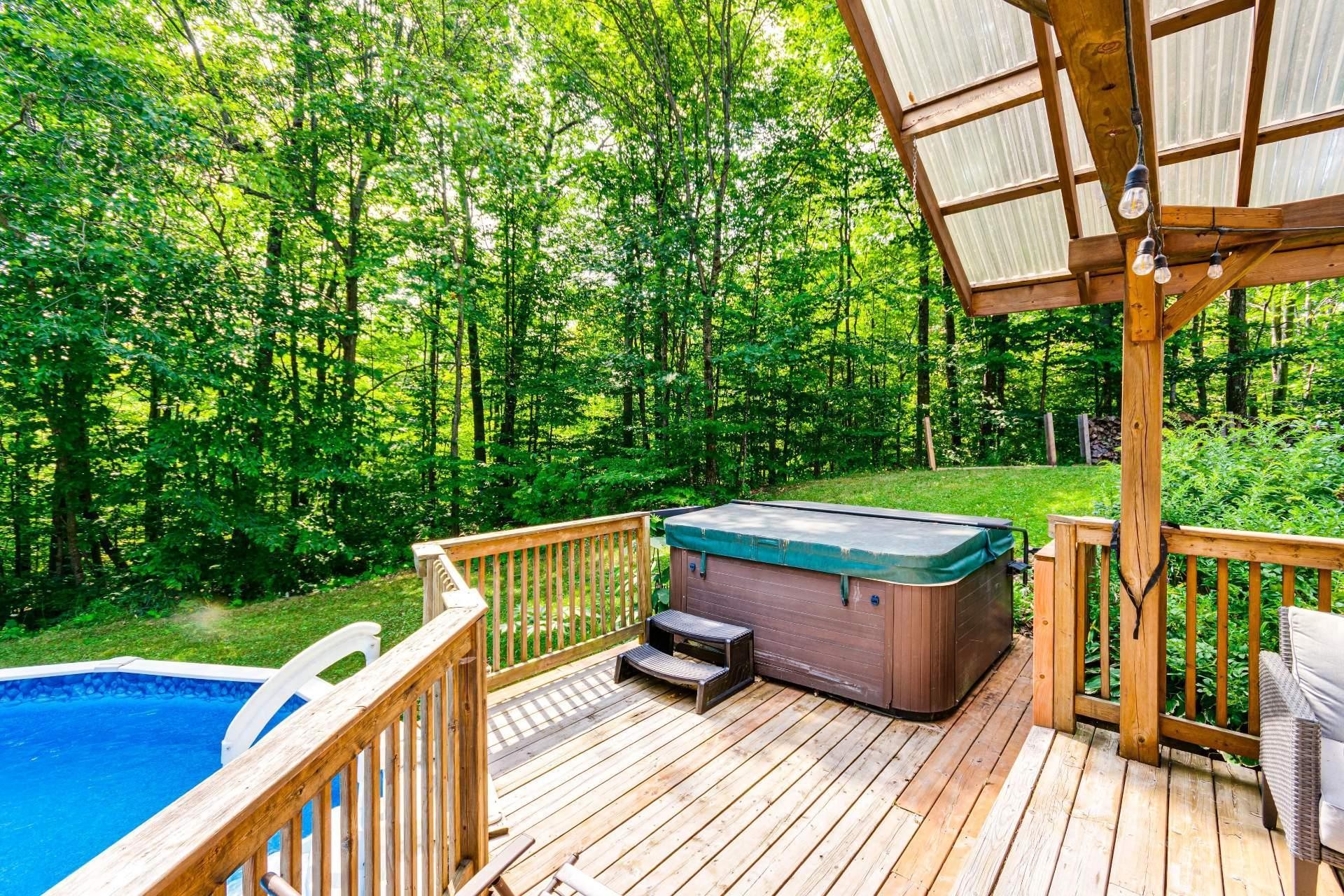 Spa - 14 Rue De Jasper, Cantley, QC - Outdoor With Above Ground Pool With Deck Patio Veranda