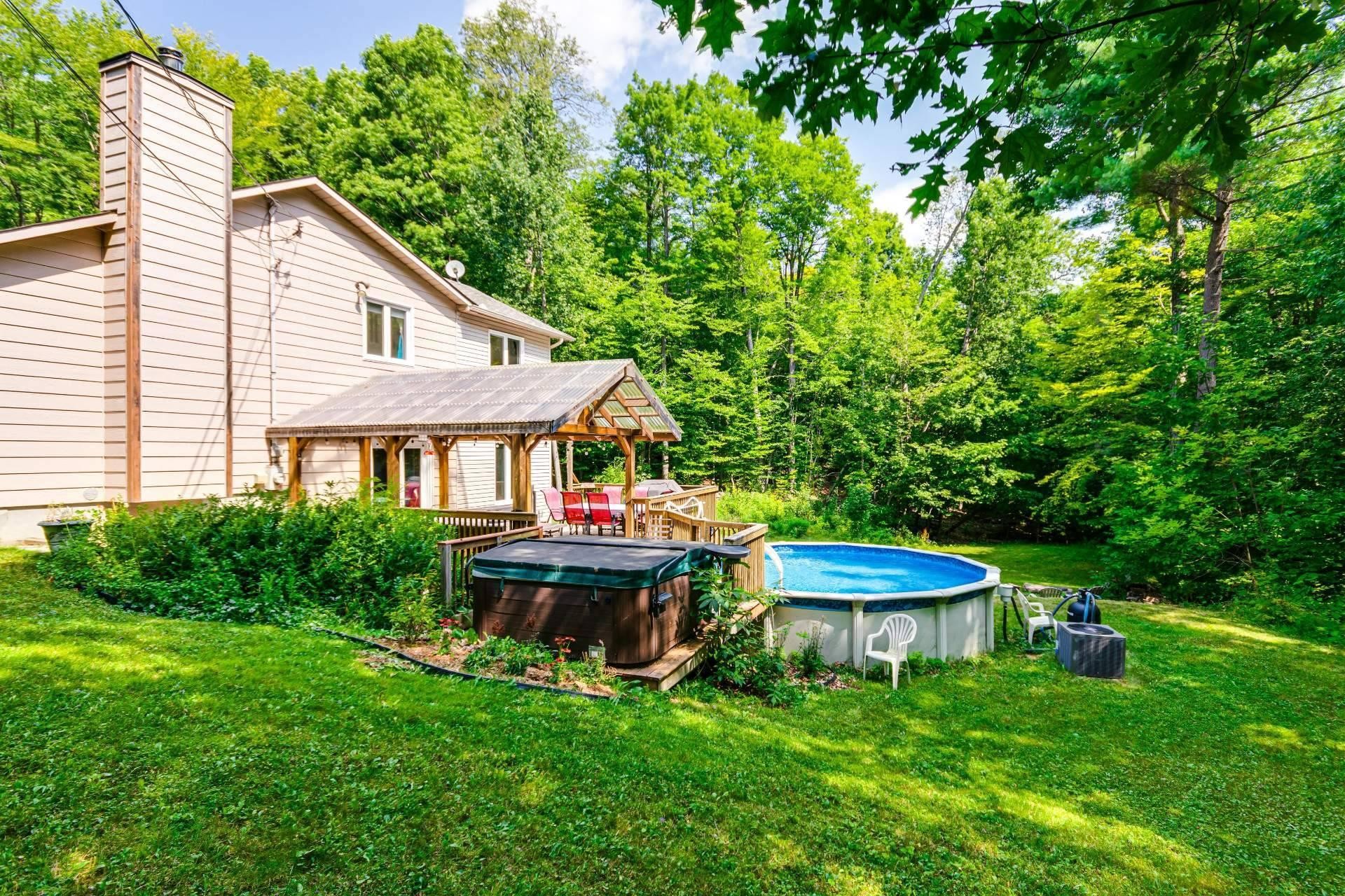 Cour - 14 Rue De Jasper, Cantley, QC - Outdoor With Above Ground Pool With Backyard