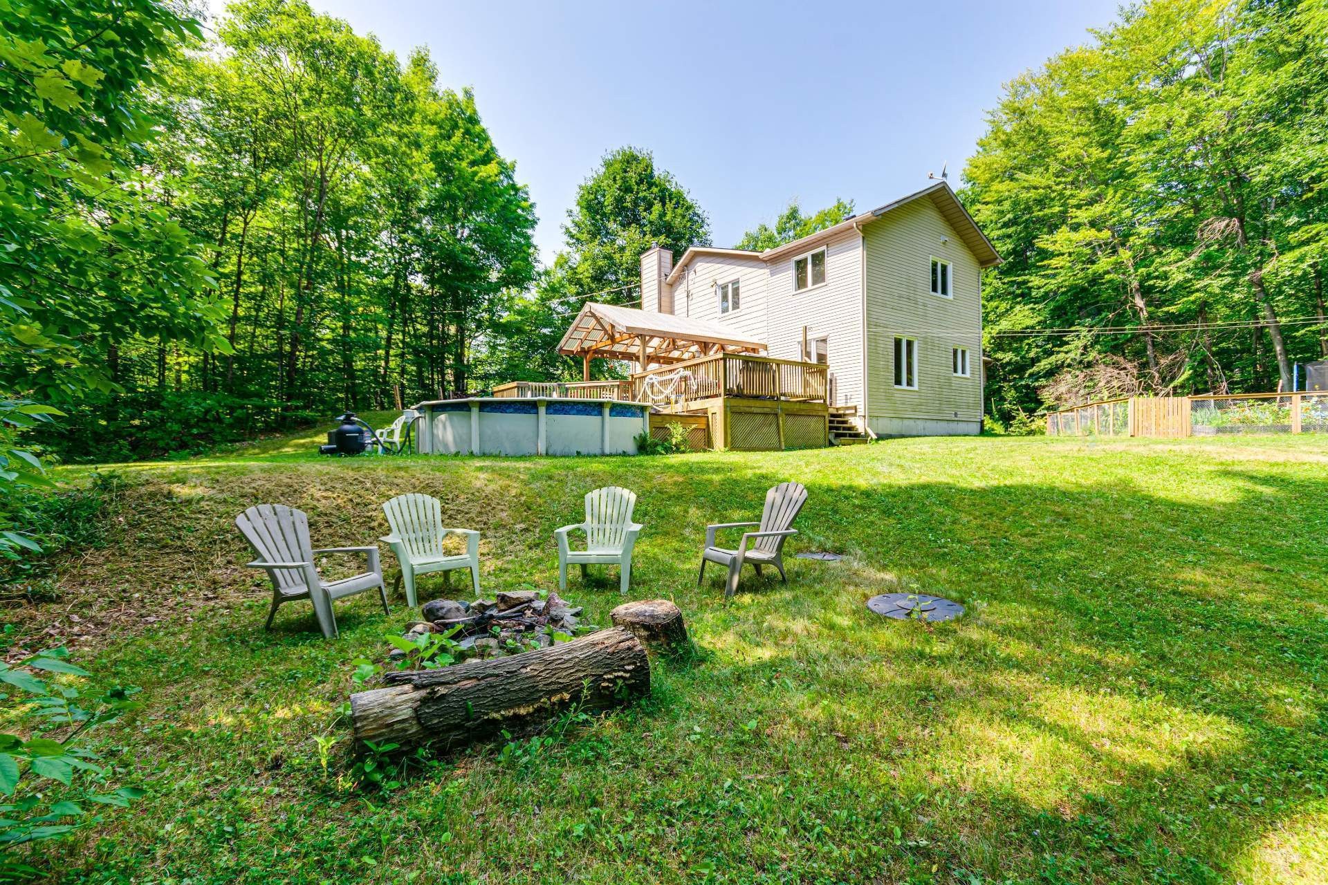 Cour - 14 Rue De Jasper, Cantley, QC - Outdoor With Backyard