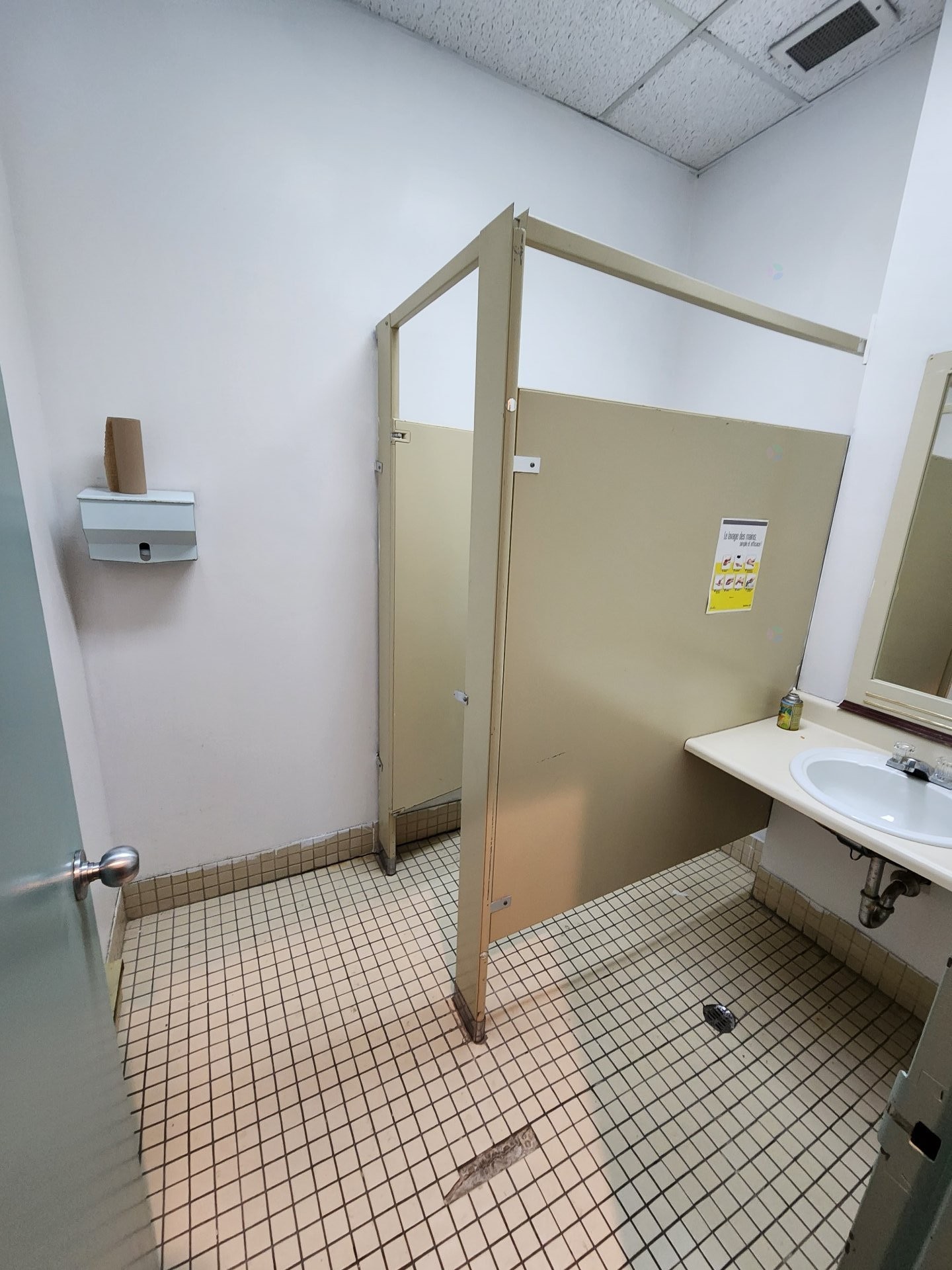 Bathroom - 12-5872 Boul. Léger, Montréal (Montréal-Nord), QC - Indoor Photo Showing Other Room