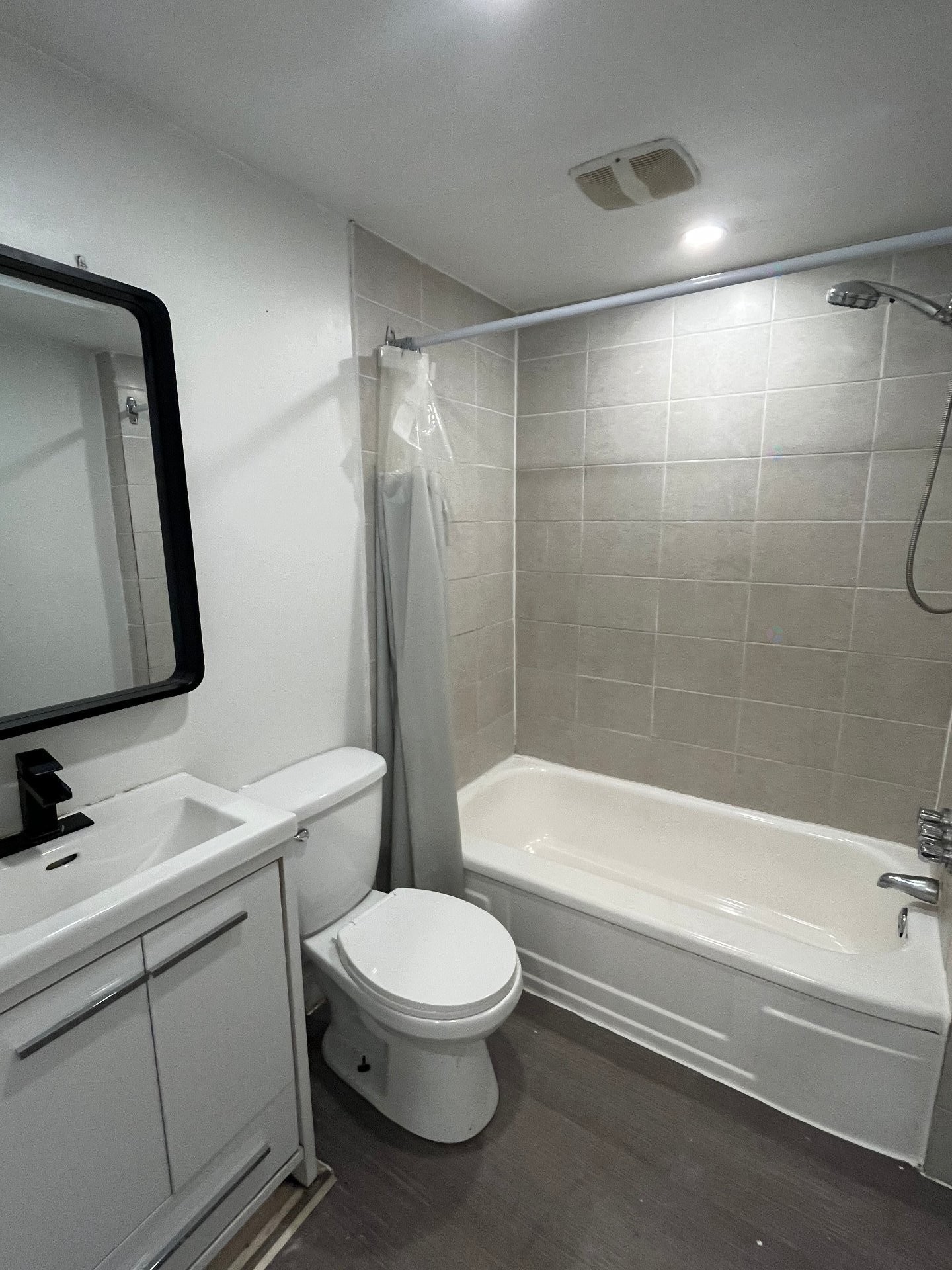 Bathroom - 114-216 Rue Lawrence, Longueuil (Greenfield Park), QC - Indoor Photo Showing Bathroom