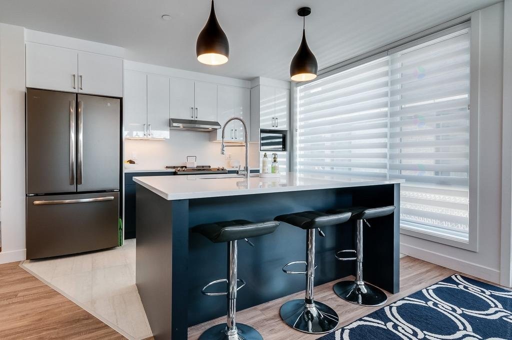 Kitchen - 4199 Av. Doré, Longueuil (Saint-Hubert), QC - Indoor Photo Showing Kitchen With Upgraded Kitchen