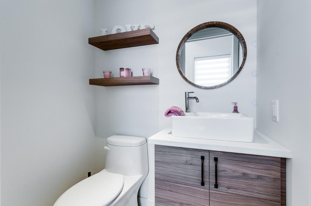 Powder room - 4199 Av. Doré, Longueuil (Saint-Hubert), QC - Indoor Photo Showing Bathroom