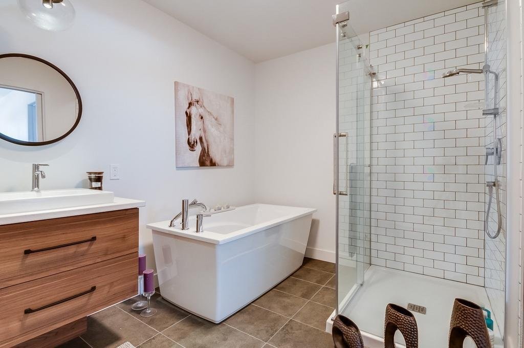 Bathroom - 4199 Av. Doré, Longueuil (Saint-Hubert), QC - Indoor Photo Showing Bathroom