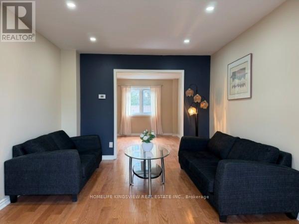 296 King Andrew Drive, Mississauga, ON - Indoor Photo Showing Living Room