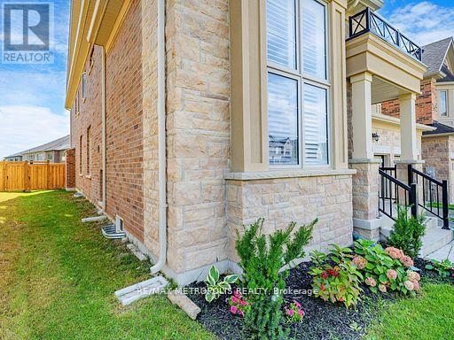 126 Silk Twist Drive, East Gwillimbury, ON -