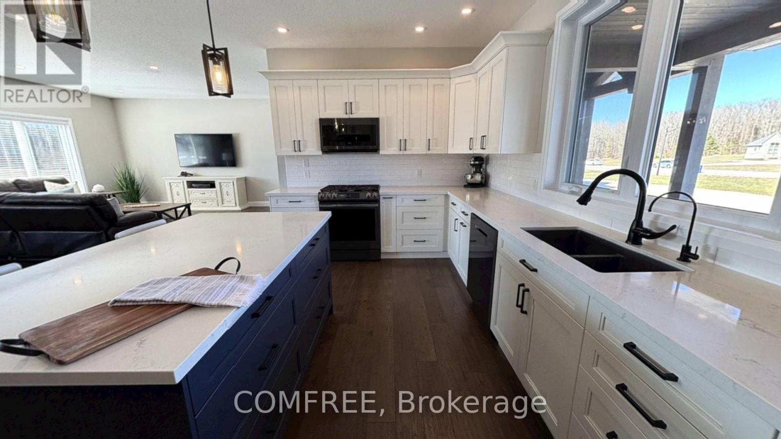 153 Marshall Heights Road, West Grey, ON - Indoor Photo Showing Kitchen With Double Sink